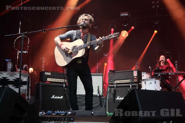 THE JOHN BUTLER TRIO - 2019-07-04 - HEROUVILLE SAINT CLAIR - Chateau de Beauregard - Scene John - 